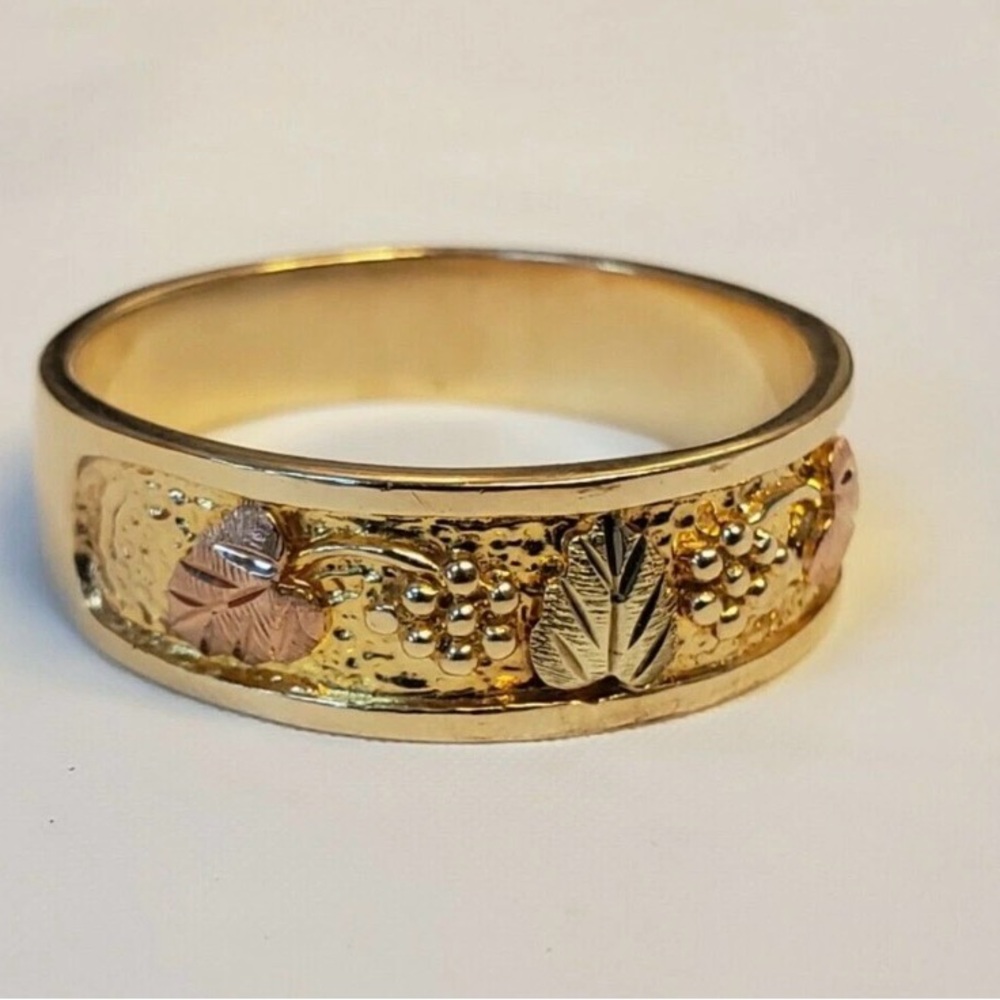 Men’s size 12.75 Black Hills Gold Ring